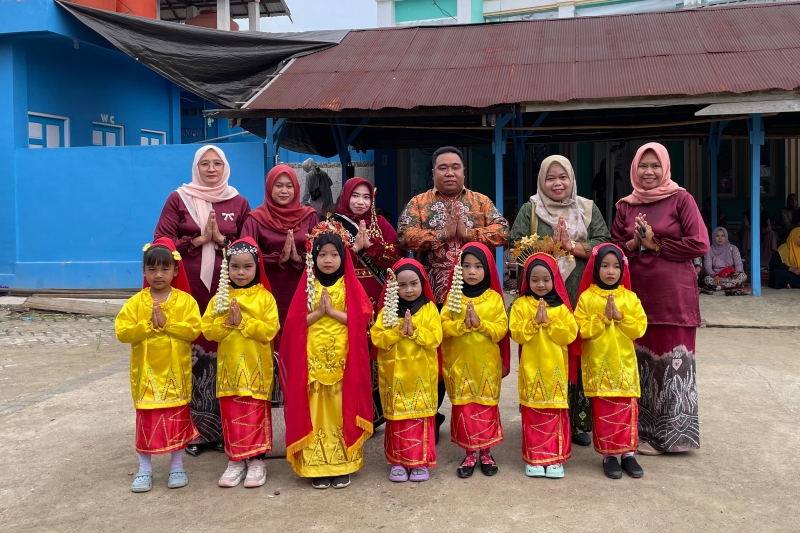 Dari Pakaian Adat hingga Kostum Profesi, Meriahnya Peringatan Hari Kartini di Desa Simpang Tiga 